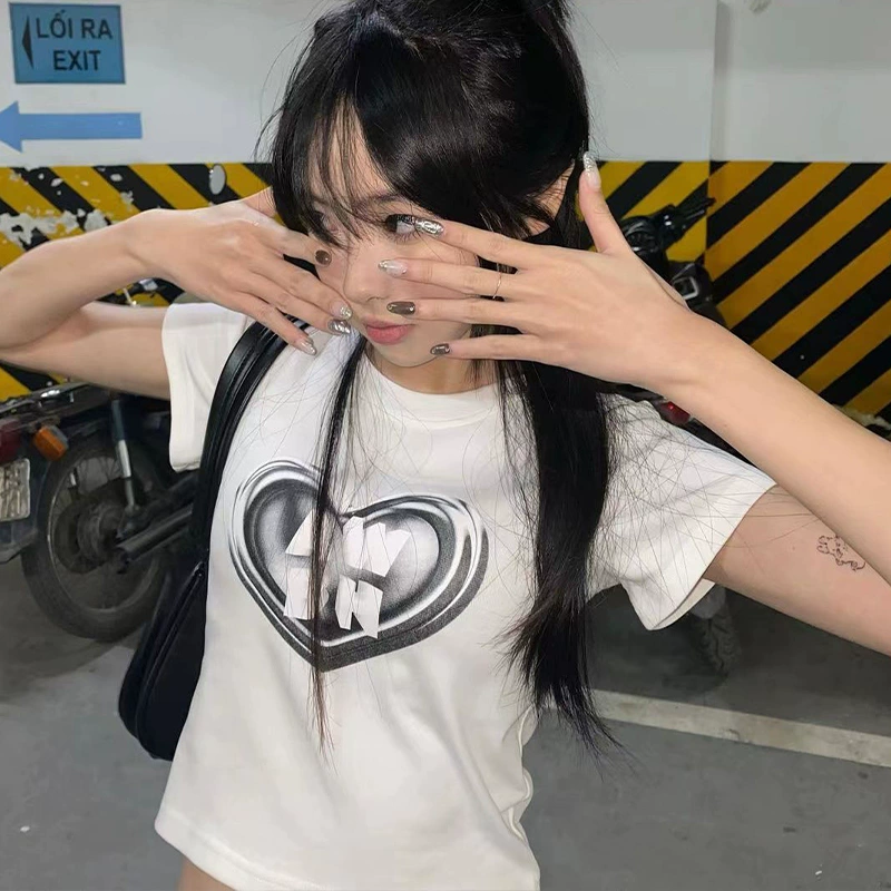 Áo croptop thiết kế nhỏ gọn 2023-2025